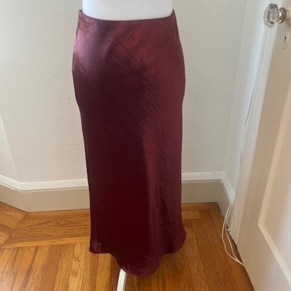 Banana Republic Wine Satin Midi Slip Skirt Size S - Picture 2 of 4